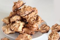 حلوى المرنغ بالتوت وعرق السوس