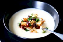 حساء القرنبيط مع الكوريزو