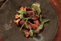 لحم الغزال بالفطر البري