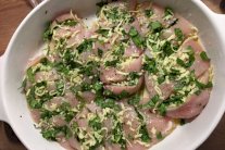 صدور الدجاج المشوية مع الريحان