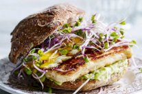 البرغر النباتي بجبن الحلوم