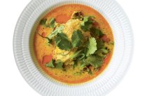 حساء الدجاج الأحمر الحار