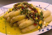 الهليون الأبيض مع صلصة الراوند