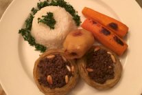 محاشي الأرضي شوكي والبطاطا مع الجزر