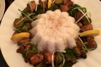 الدجاج بالخُضَر وصلصة الصويا