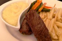 لفائف الستيك المحشوة بالخُضَر