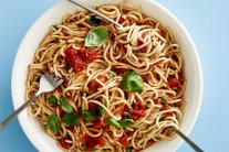 المعكرونة بصلصة الطماطم