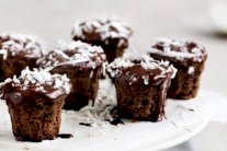 كيك الشوكولا بجوز الهند