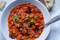 حساء الفاصوليا بالمعكرونة