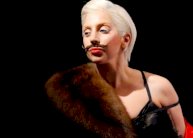 لماذا إختارت غاغا رسم شاربين وإرتداء ملابس داخلية؟