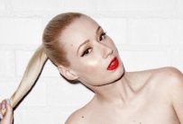 تصاميم روبيرتو كافالي.. عشق النجمات