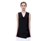 مجموعة فيكتوريا بيكهام تجمع الكلاسيكي والعصري