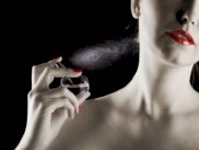 إليك سر وضع العطر لرائحة تدوم طويلا 