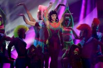 نيكولا جبران يحوّل كايتي بيري إلى كايتي باترا في ذا بريت أواردز