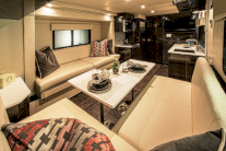 كارافان فخم مستوحى من سيارات الفورمولا وان 