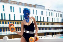 بيكيني الوجه صرعة جديدة تكتسح عالم الموضة 