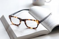 جهاز للعين سيحيل نظارات القراءة على المتحف