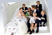 أنجلينا جولي تختار فيرساتشي لفستان زفافها