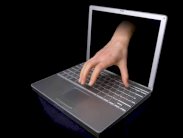 خبراء أمن الكومبيوتر يحذرون من فيروس أخطر من القلب النازف