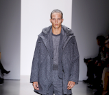 مجموعة كالفن كلاين تعود الى زمن الأبيض والأسود