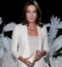 كارلا بروني بأناقة كالفن كلاين