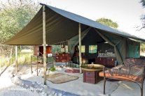 الاقامة في الخيم في بوتساوانا حيث متعة السياحة البيئية الأقريقية