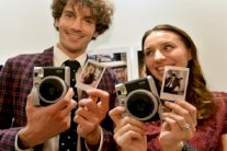 آلات التصوير أمام خيارات صعبة بعد أفول عصرها الذهبي