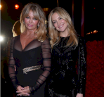 دار فيرساتشي تحتفل بمجموعتها الجديدة