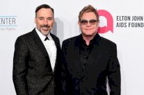 ألتون جون يشن حملة ضد دولتشي اند غابانا 