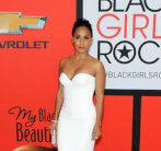 جادا بينكيت سميث تتألق مع فيرساتشي