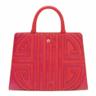 إيغنر تحتفل بعيدها الخمسين بمجموعة حقائب حصرية