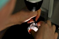 دعوة لتجميد حيوانات الرجل المنوية في سن الـ 18 عاماً