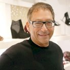 ثلاث لا يعلمها كثيرون عن مصمم الأحذية ستيوارت ويتزمان