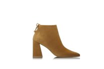 إطلاق حذاء جديد من تشكيلة ستيوارت ويتزمان لربيع وصيف 2016