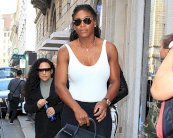 سيرينا وليامز تطل بحقيبة ونظارات من فيرساتشي