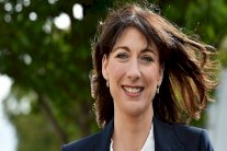 سامنثا كاميرون وتسخير الشهرة السياسية للاستثمار في الأزياء