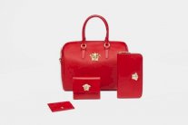 فيرساتشي تطلق تشكيلتها الجديدة لموسم الأعياد