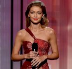 نجوم ونجمات يتألقون بطلات مميزة من إبداع فيرساتشي