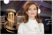 إيزابيل أوبير تتألق بمجوهرات بياجيه