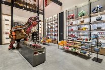 كوتش تفتتح أحدث محلاتها بشارع فيفث أفينيو في نيويورك