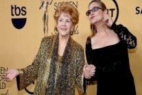 وفاة الممثلة الأميركية ديبي رينولدز