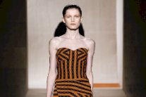 أحدث تشكيلات فيكتوريا بيكهام في أسبوع نيويورك للموضة