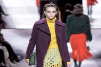 إبداعات أسبوع الموضة في لندن تزيد المرأة قوة 