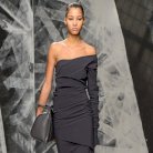 الأورغانزا والتطريز سيدا العروض في أسبوع ميلانو للموضة