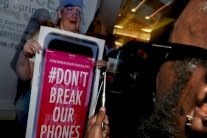 شركات انترنت بارزة تدعم أبل في خلافها مع 