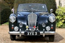 بعد الملكة..الأمير فيليب يعرض سيارته أوستن مارتن للبيع