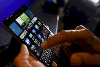 فيسبوك توقف دعم تطبيقها الخاص بهواتف بلاكبيري