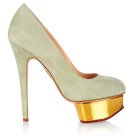 THEOUTNET.COM يتعاون مع شارلوت أولمبيا لإطلاق تشكيلة أحذية