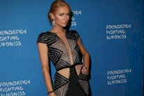 باريس هيلتون بأزياء اللبنانيّ شربل زوي من جديد