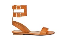 سانتوني تطلق تشكيلة أحذيتها النسائية لربيع وصيف 2016